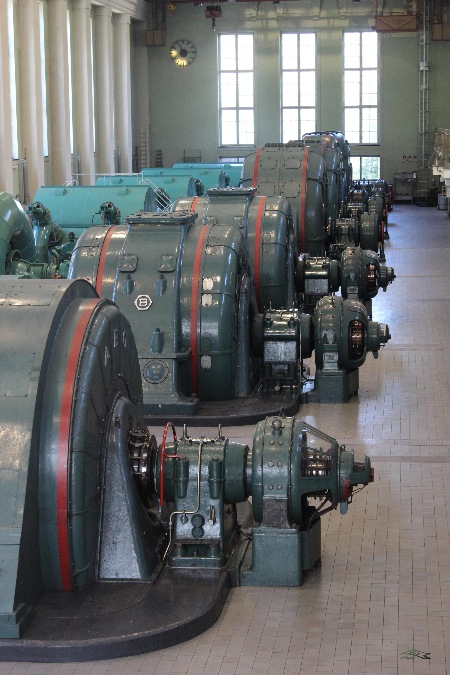 aus Wasserstrom -  wird elektrischer Strom